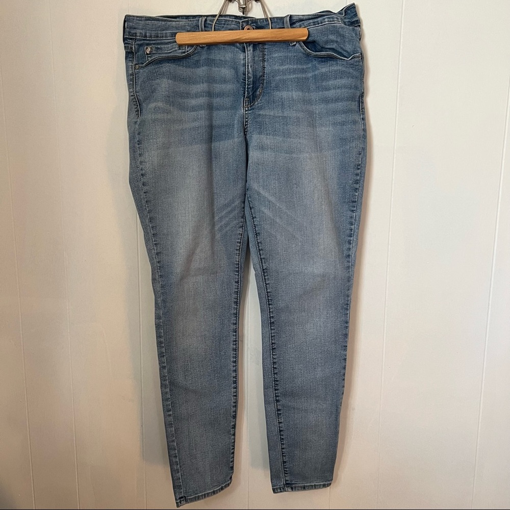 Levi’s Denizen Light Wash Modern Skinny Jeans, Super Soft, Size 16